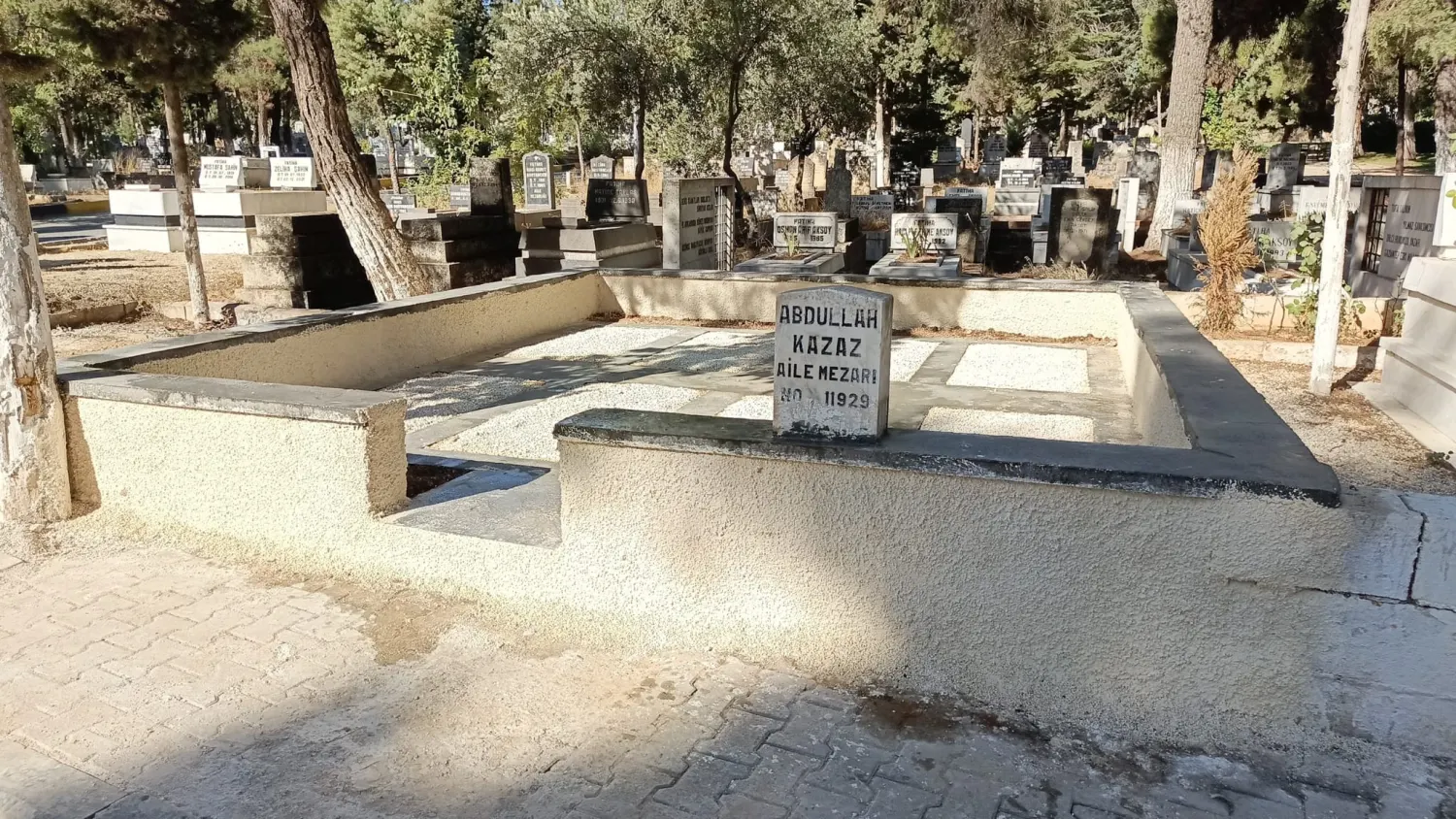 Betonarme kabir imalatı ve zemin hazırlığı — Antep Mezarcı
