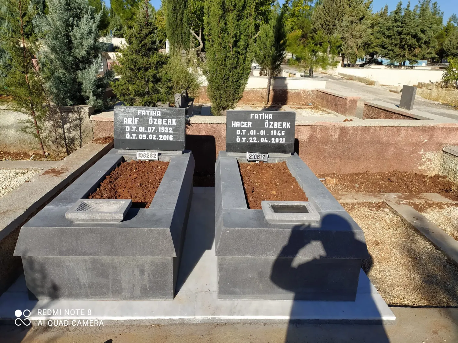 Granit bordür ve kapak uygulaması yapılmış mezar — Antep Mezarcı